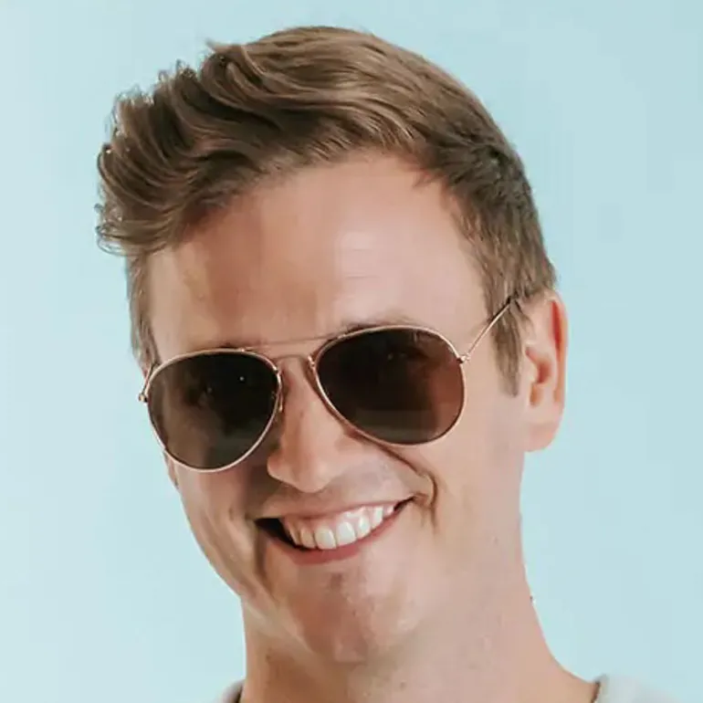 Ace Reading Sunglasses in Gold | Collen and Clare