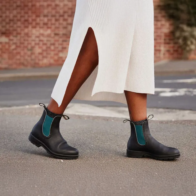 BLUNDSTONE 2320 Leather Boots in Black/Green