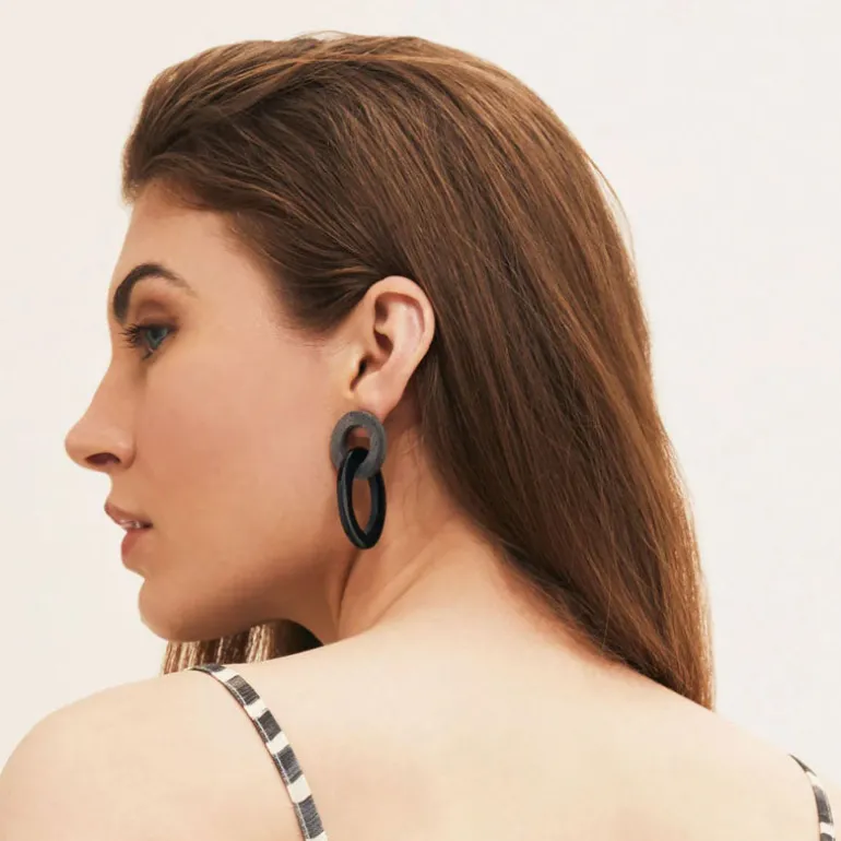BRANCH JEWELLERY Oval Link Horn Earrings in Black/Natural