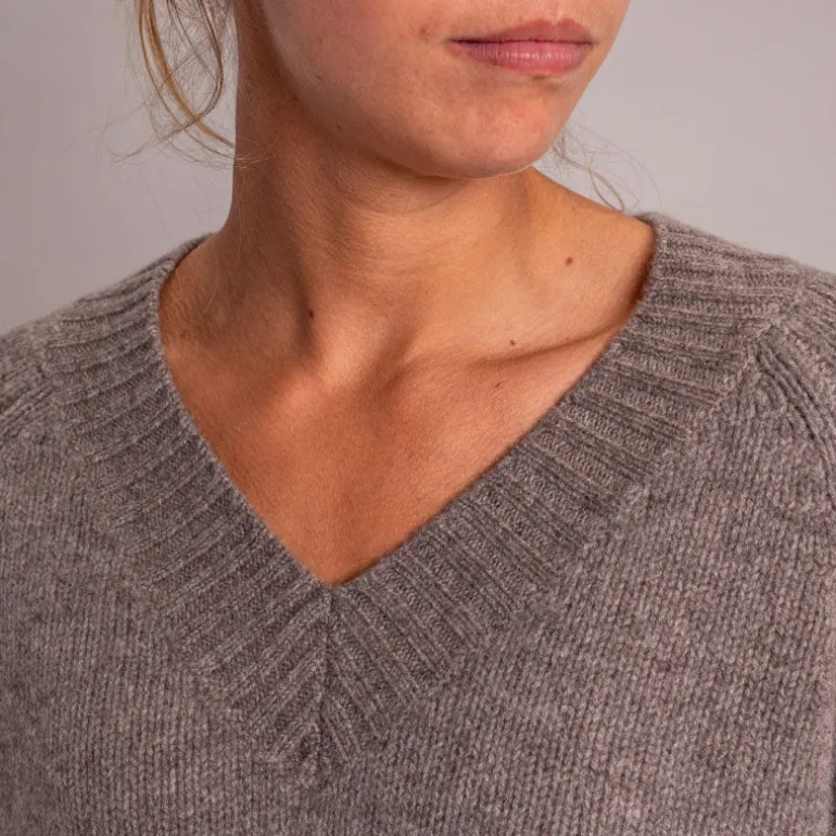 CASH CA Long V Neck Chunky Knit in Fossil