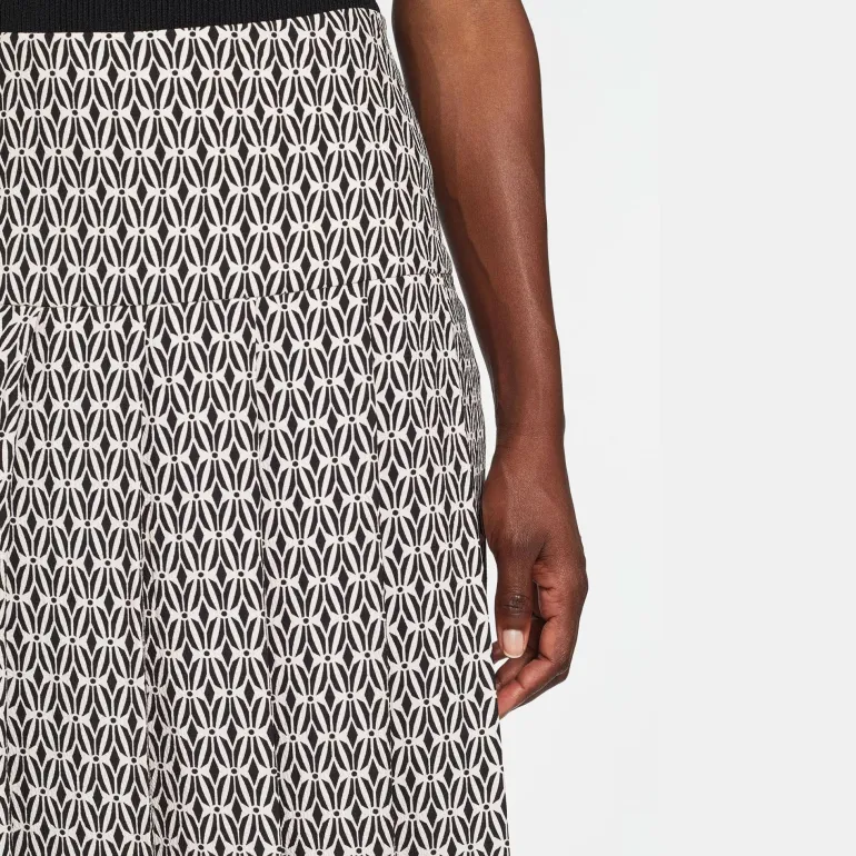 CEFINN Pleated Maxi Skirt in Ecru/Black