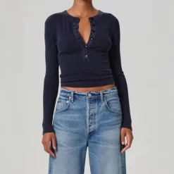 CITIZENS OF HUMANITY Vara Henley Top in Mineral Navy