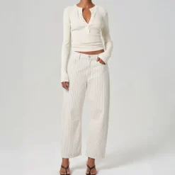 CITIZENS OF HUMANITY Varra Henley Top in Dune