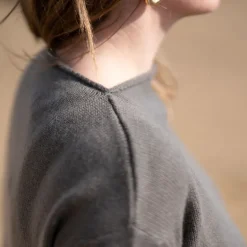 COLLEN & CLARE Pea 100% Cashmere Crop Knit in Smoke