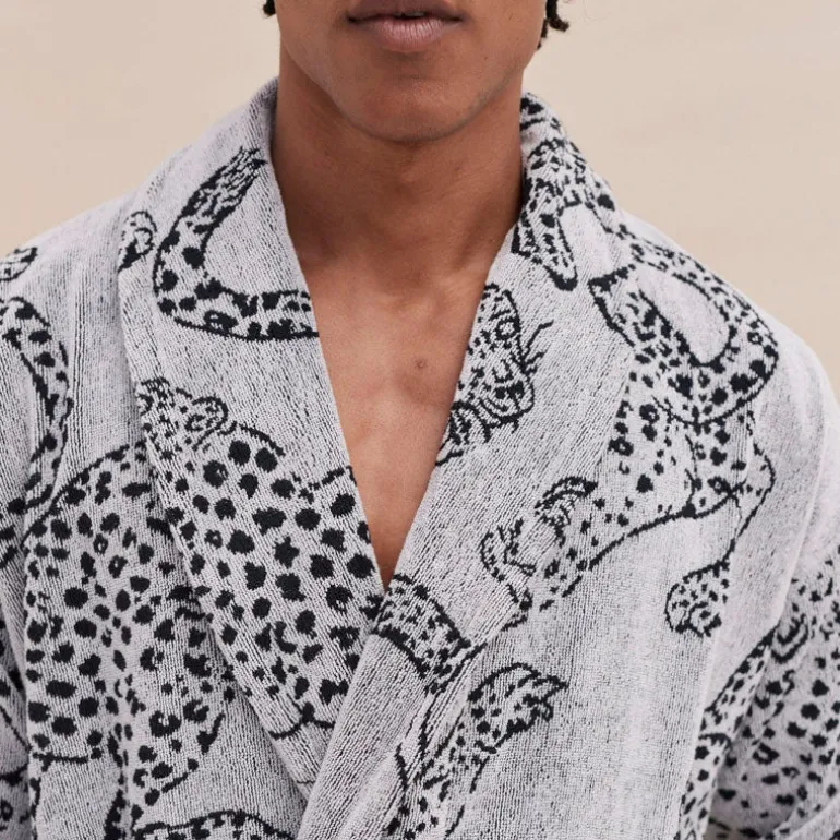 Desmond & Dempsey Jag Print Unisex Towel Robe in Cream