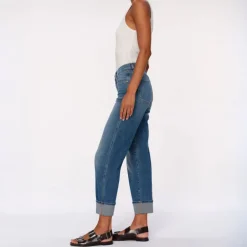 DL1961 Thea Boyfriend Relaxed Tapered Jeans in Wythe Cuffed