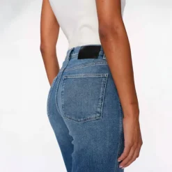 DL1961 Thea Boyfriend Relaxed Tapered Jeans in Wythe Cuffed