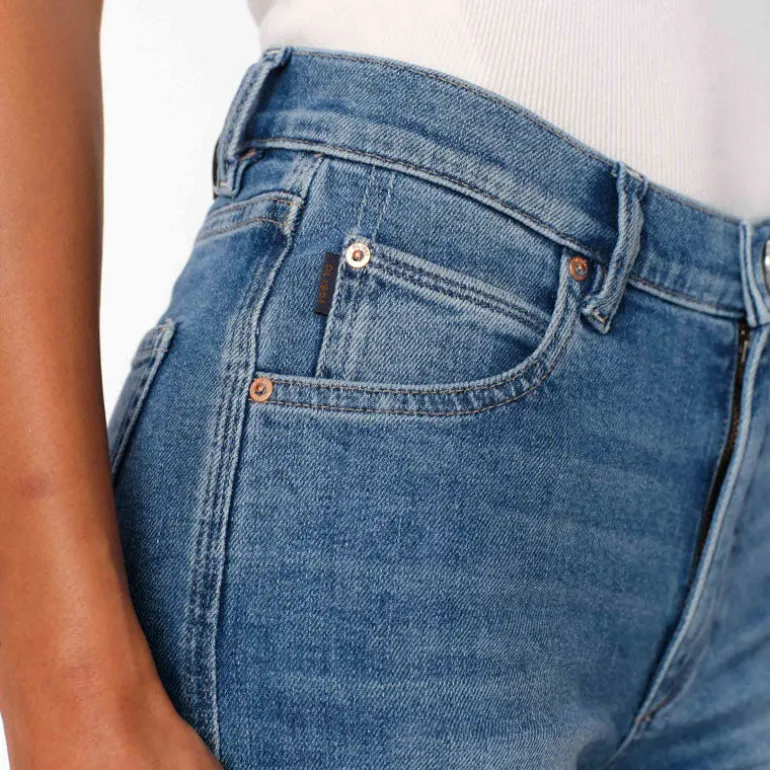 DL1961 Thea Boyfriend Relaxed Tapered Jeans in Wythe Cuffed