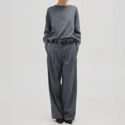 IRIS & WOOL Core Merino Logo Sweater in Grey Melange