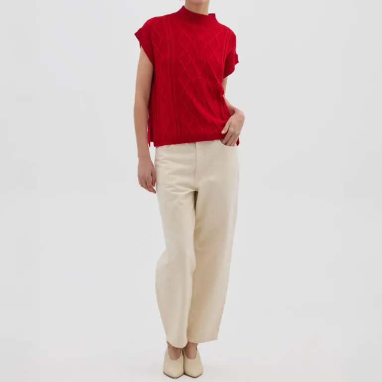 IRIS & WOOL Heart Cable Vest in True Red