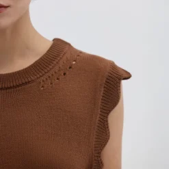 IRIS & WOOL Scallop Vest in Walnut