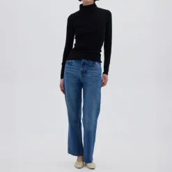 IRIS & WOOL Wool Roll Neck in Black