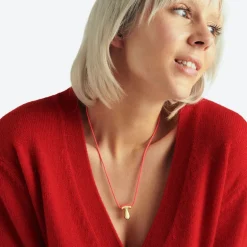 LA MOME BIJOU T Initial Joy Letter Necklace in Gold