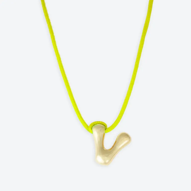 LA MOME BIJOU V Initial Joy Letter Necklace in Gold
