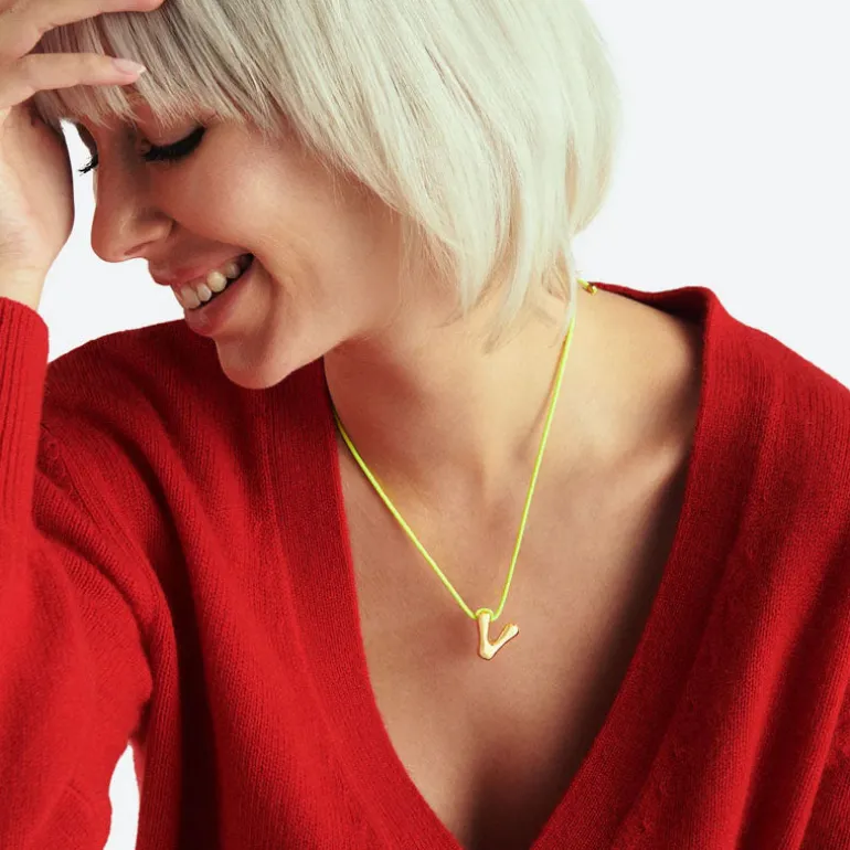 LA MOME BIJOU V Initial Joy Letter Necklace in Gold