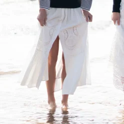 MAISON HOTEL Luisa Skirt in White Lilies
