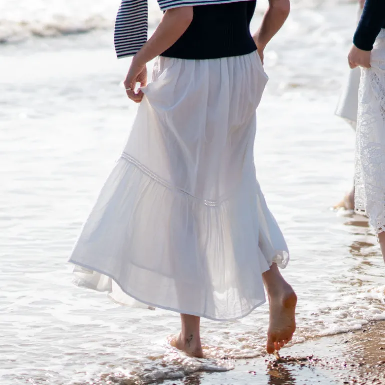 MAISON HOTEL Luisa Skirt in White Lilies