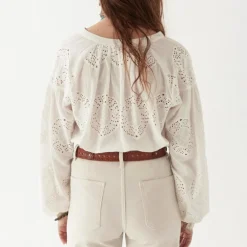 MAISON HOTEL Margaret Blouse in Off White