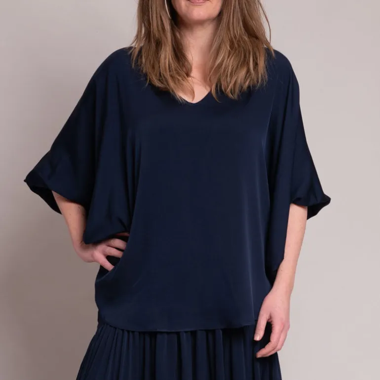 Silk95five Austin Top in Navy