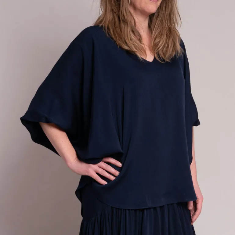 Silk95five Austin Top in Navy
