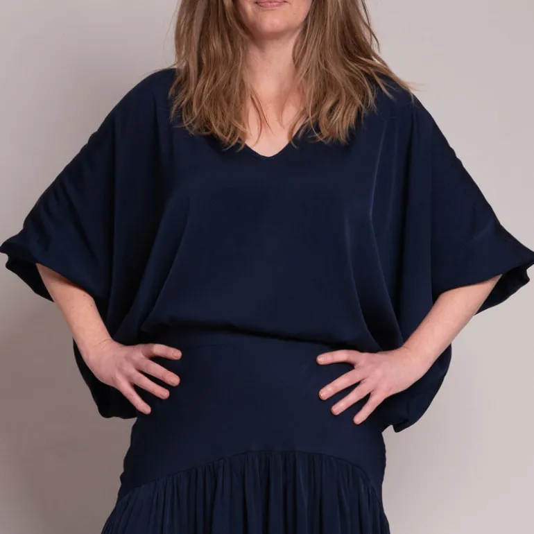 Silk95five Austin Top in Navy