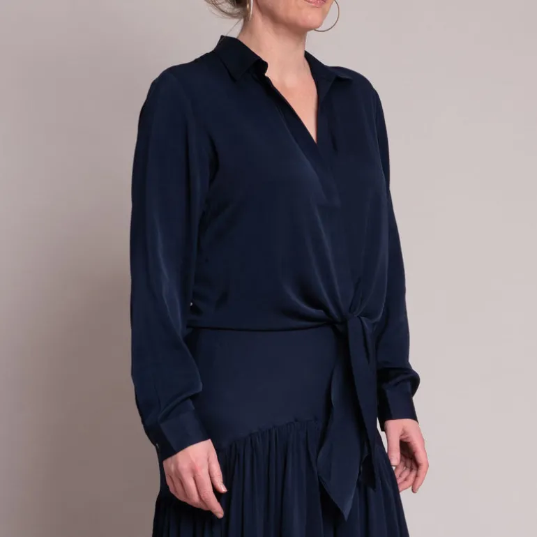 Silk95five Thai Top in Navy