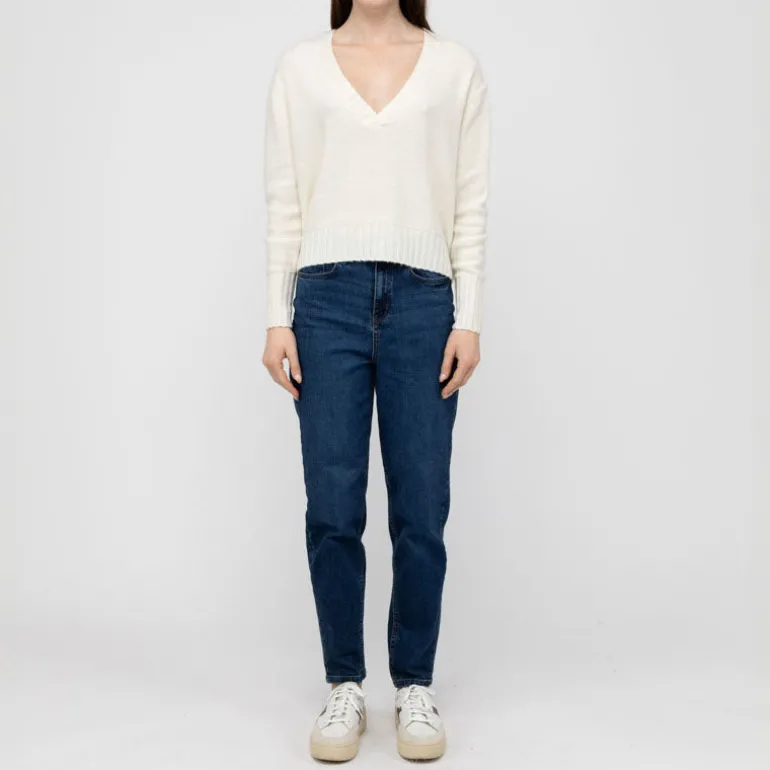 VAN KUKIL V Neck Crop Jumper in Angel White