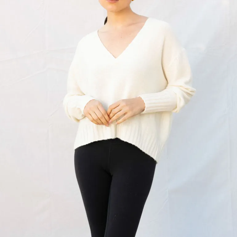 VAN KUKIL V Neck Crop Jumper in Angel White