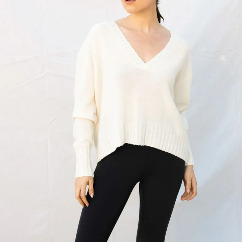 VAN KUKIL V Neck Crop Jumper in Angel White