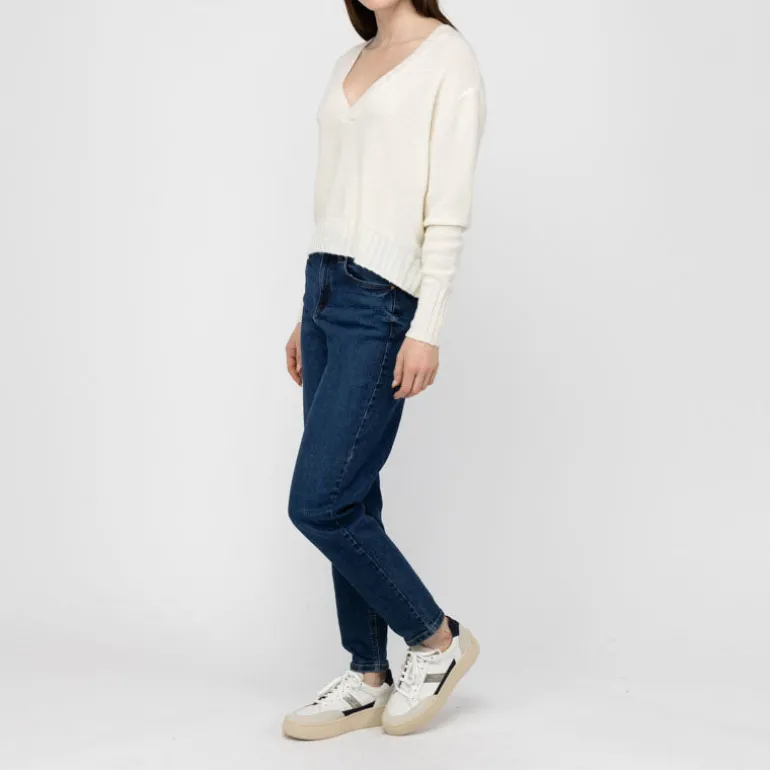 VAN KUKIL V Neck Crop Jumper in Angel White
