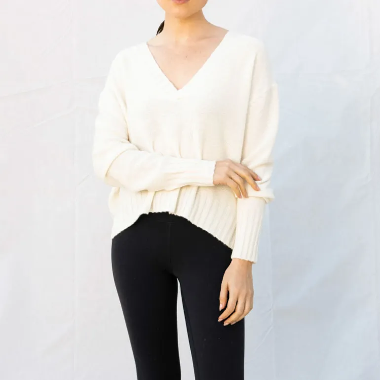 VAN KUKIL V Neck Crop Jumper in Angel White