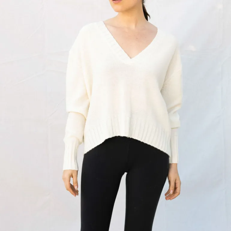 VAN KUKIL V Neck Crop Jumper in Angel White