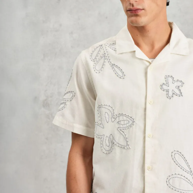 WAX LONDON Didcot Shirt in Ecru/Pale Blue