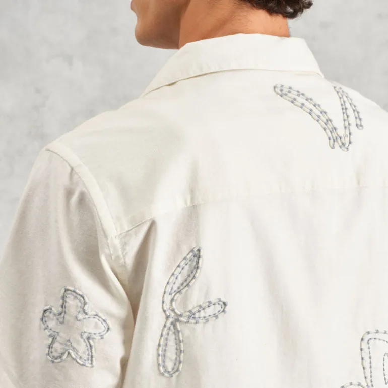 WAX LONDON Didcot Shirt in Ecru/Pale Blue
